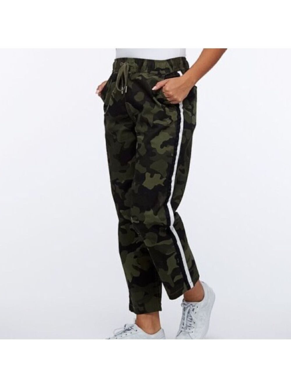 Converse Women’s Camo Green Ankle Length Pants Contrast Side Stripe M